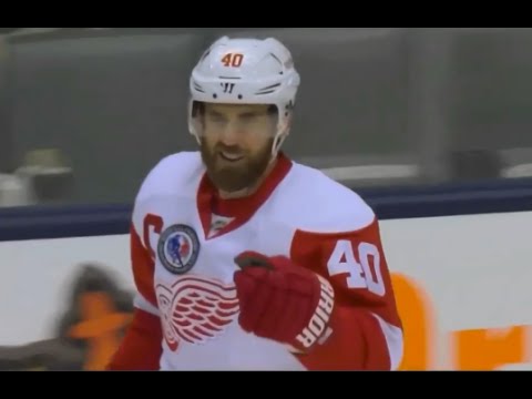 Zetterberg Beats Reimer with a Weak Wrister for his 300th Career Goal