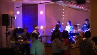 Download lagu Vintage Plus Dance Band on lead guitar Rolly Pabalate - Europa mp3