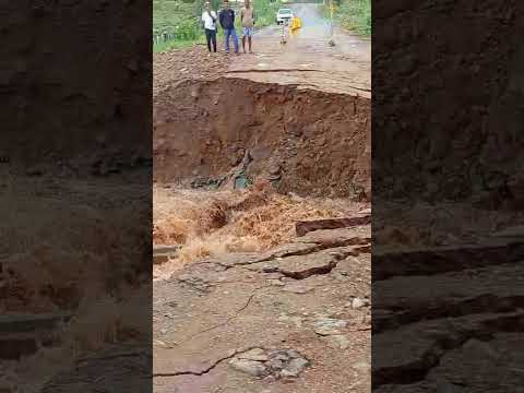 A ÁGUA DO RIO LEVANDO TUDO IAÇU BA #chuvahoje #chuvanabahia