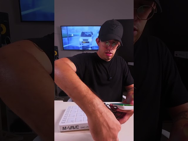Vídeo relacionado con HUIOP Pedal de efecto MIDI BT Mini controlador MIDI Controlador de efectos de software Controlador MIDI USB Pedal inalámbrico compacto portátil recargable Transmisión de datos Sin retrasos Conexión