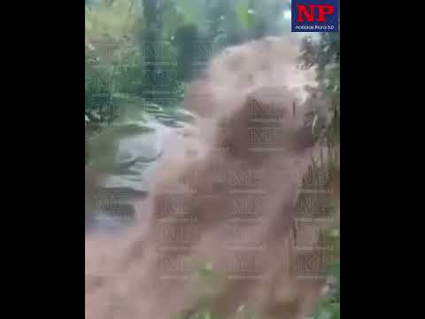 🌧️🚨 Fuertes lluvias elevan caudal de quebrada Los Peroles en Morropón