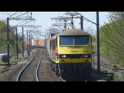 Freightliner Class 90048 + 90042 Roll through Manningtree