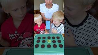 Oreo cookies 🍪 VS Broccoli 🥦