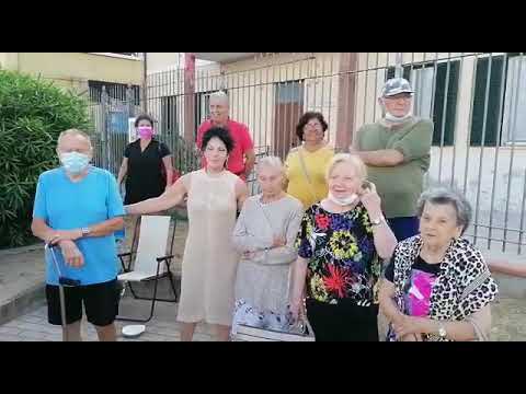 "Ridateci le panchine", flashmob dei pensionati a Rio Marina