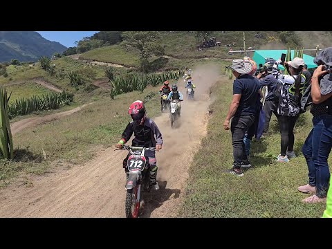 Emocionantes Carreras de Motos, Categoría C100, Pista Monte Verde San Bernardo Nariño