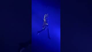 Lume walks on Lazers - Effectors 2 Wonder of the Seas #royalcaribbean