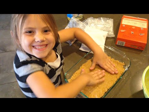 Gracelynn hace brownies Reese para su maestra