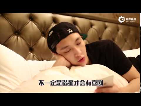 151205 Yixing reading fan messages on Weibo ❤