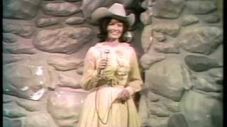 Loretta Lynn - Jackson Ain&#39;t A Very Big Town