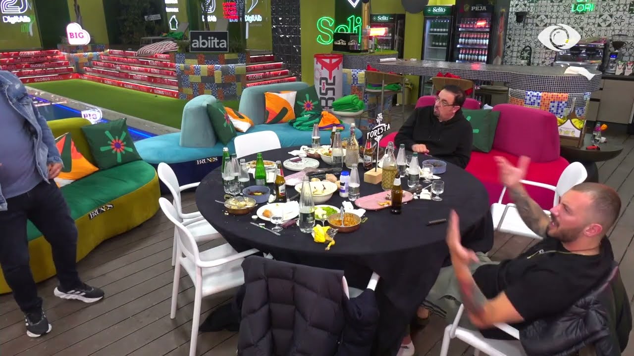 “Do t’iu lë të putheni, burrë me burrë”/ Vazhdon debati i Julit me Romeon dhe Gazit