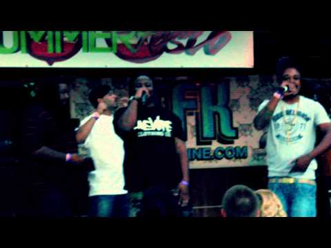 COMMA ZERO PERFORMING AT CALIFESTO