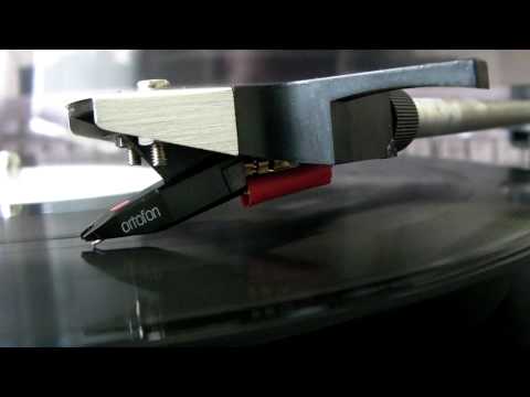 Lost N Alive - Got To Love Somebody (playing on Tesla NZC420 gramophone)