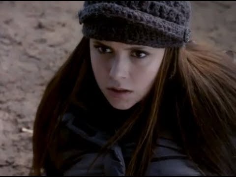 TVD 4x13 - Elena tries to daggar Rebekah