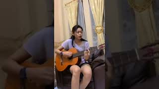 Download lagu Cewek Cantik main gitar suara merdu😄 mp3
