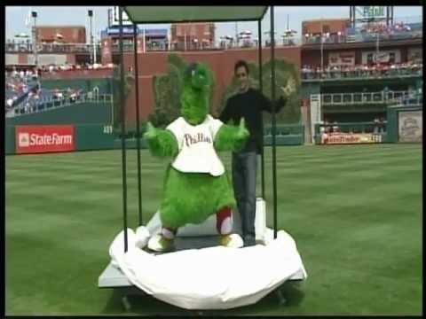 Illusionist Michael Grandinetti Makes The Phillie Phanatic Magically Appear LIVE in Philadelphia