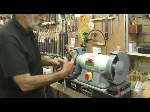 Woodturning - How To Reshape a Gouge to a Fingernail Grind