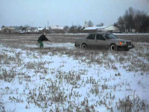 Mi így szánkózunk