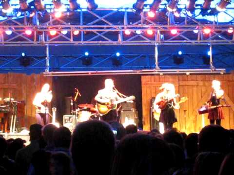 The Crooked Line - The Lovell Sisters w/ Elvis Costello @ Winnipeg Folk Festival