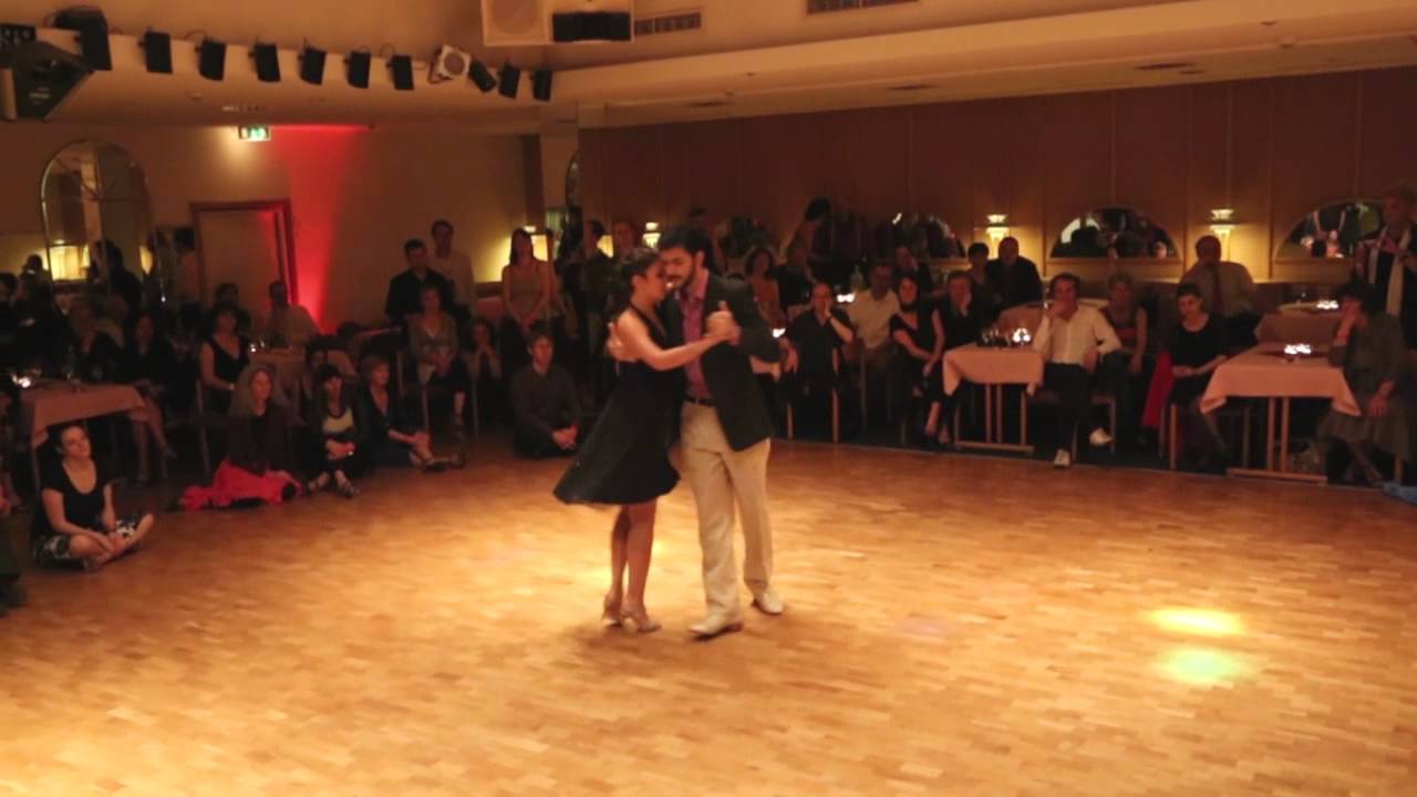 Rocio LlEQUIO y Adrian FERREYRA Musik Yoyo Brujo von D`Arienzo