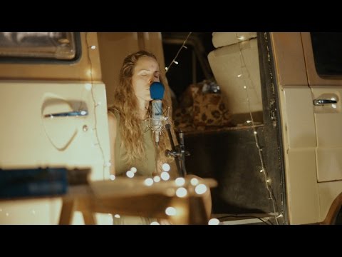 Lara Di Lara - Buluşmuşuz Aslında | Karavan Sessions