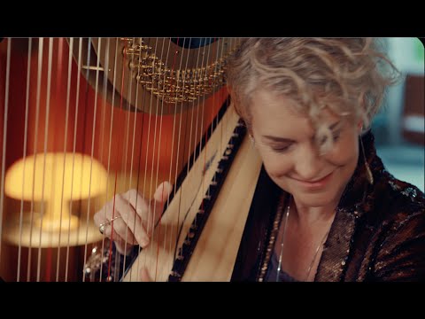 Catrin Finch introduces her new solo album / yn cyflwyno ei halbwm newydd sef 'Notes To Self'