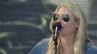 Holly Williams - &quot;Waiting on June&quot; (Live at Farm Aid 30)