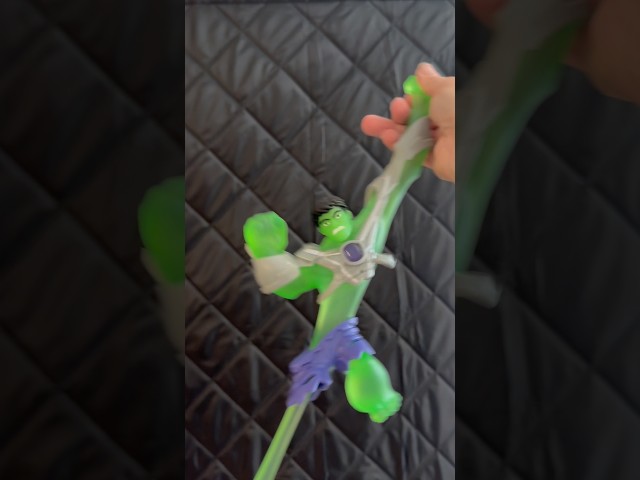 Vídeo relacionado con Stor BOTELLA FIGURITA 3D 560 ML AVENGERS INVINCIBLE FORCE HULK.