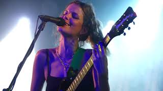 Hinds - Spanish Bombs (The Clash) live Manchester Academy 3 13-11-18
