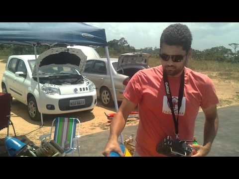 Voando sem ailerons num trainer, Piloto Peter CIA - AVON