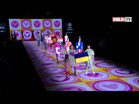 Ágatha Ruiz de la Prada rinde homenaje a Ucrania en el desfile de la MBFW Madrid 2022 | ¡HOLA! TV