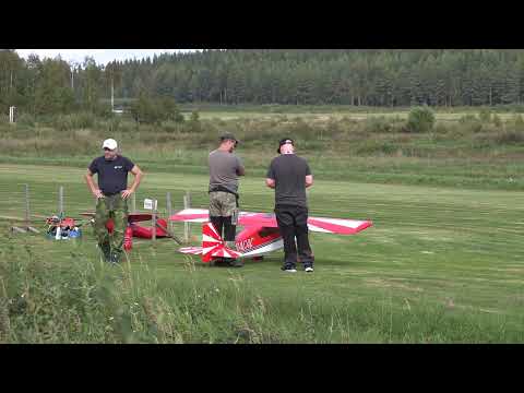 Andreas Wadell flies Decathlon