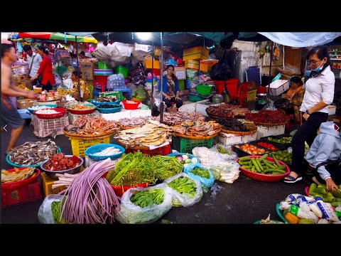 Cambodian Street Food In Phnom Penh Market - Deum Kor In The Evening