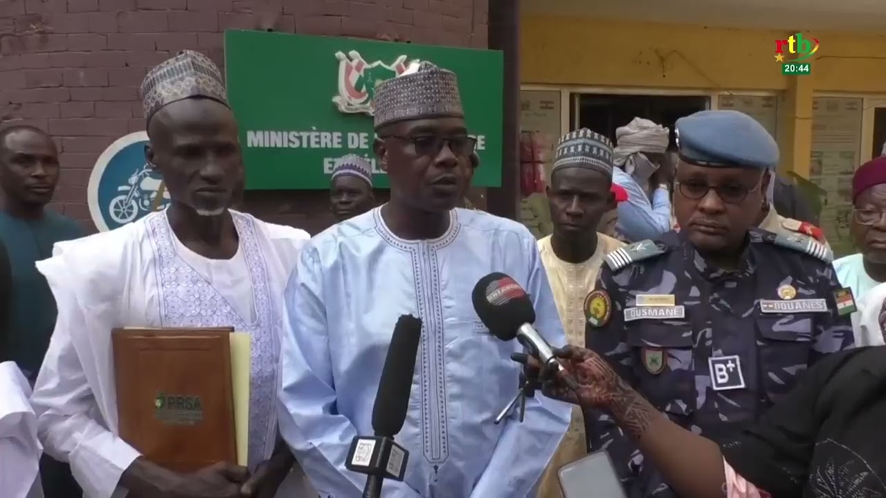 Actualité AES/Niger : filière poisson, remise de camions frigorifiques à Diffa