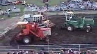 preview picture of video 'Combine Demo Derby heat 3 part 3,New Ulm,MN,2006'
