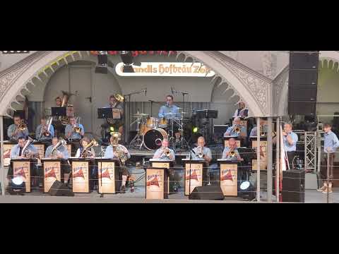 Blaskapelle Charivari im Grandl's Hofbräuzelt Wasen 22 Outfit Spieth&Wensky und dem "Dem Land Tirol"