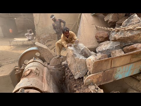 “Big Rock Crusher Machine: Crushing Giants with Extreme Power #stonecrusher