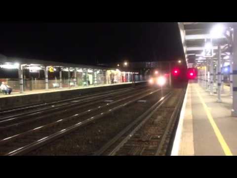 HD - EWS 66102 flies through Paddock Wood working 4O26 loaded steels 12/5/13