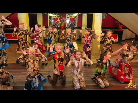 Voorshow in Foyer (2) - Musical De Gelaarsde Kat @Efteling Theater