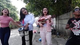 Download lagu MAMIK ALAY JOGET BARENG CECE DIANA FT TRIO DARA MANIS - BERBEZA KASTA mp3