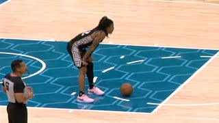 Ja Morant uses 30 seconds of game time without touching the ball vs Hornets 😂
