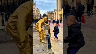 He believed In real statues🤣.#valentinethestatue