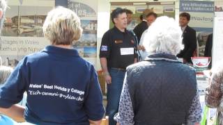 Rhys Meirion yn canu Anfonaf Angel yn yr Eisteddfod Genedlaethol Sir Gar 2014