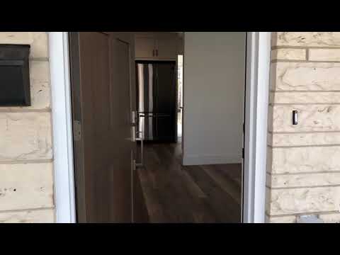 2018 Remodeled 3 bed / 2 bath - wood / tile floors, fenced yard. Hyde Park / Downtown property video