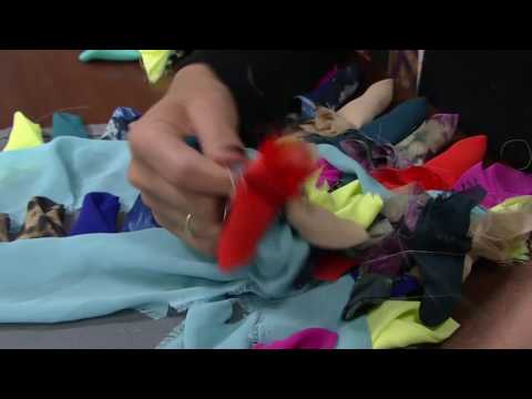 Mulher.com - 17/06/2016 - Capa de puff com retalhos de seda - Angela Freire PT2