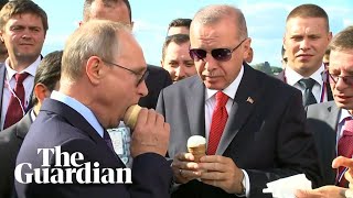 Download lagu Putin buys an ice cream for Erdoğan: 'Will you pay for me too?' mp3