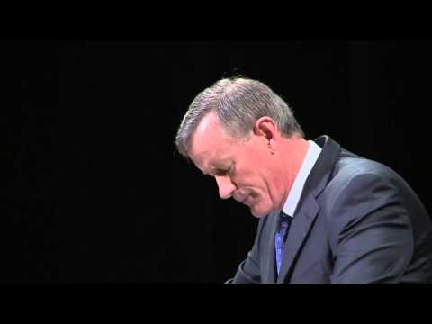Chancellor McRaven speaks to UTSW graduates