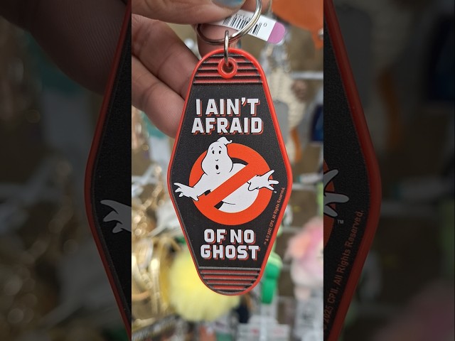 Vídeo relacionado con Keychain Ghostbusters - Llavero de Goma Logo, Rojo y Crema