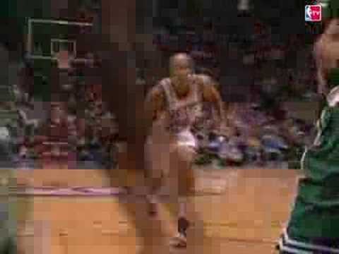 Richard Jefferson flies down the lane for the jam!