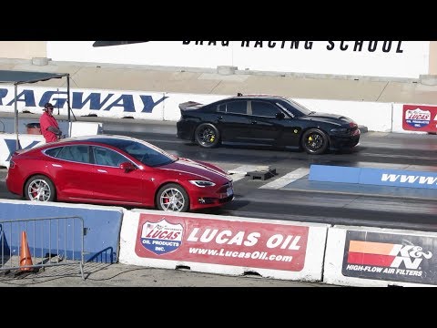 Tesla Model S vs 392 Charger - Drag Race