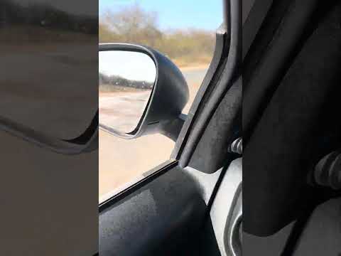 Estrada que liga Barra do Mendes a Barro Alto, Bahia, situação precária.